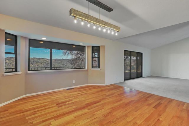 10428 Riffle Box Rd, Rough And Ready, CA 95975