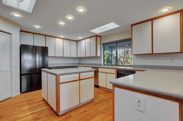 10428 Riffle Box Rd, Rough And Ready, CA 95975