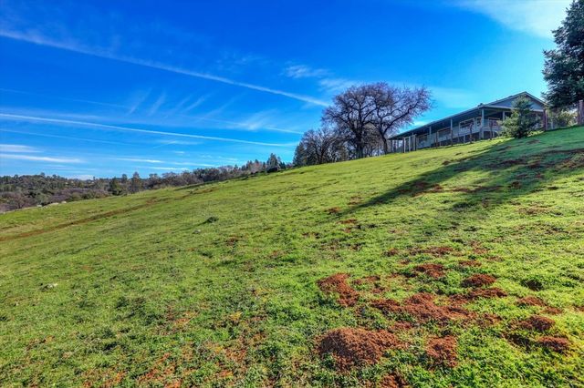 10428 Riffle Box Rd, Rough And Ready, CA 95975