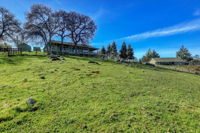 10428 Riffle Box Rd, Rough And Ready, CA 95975
