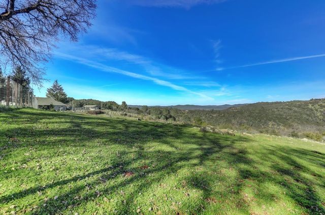 10428 Riffle Box Rd, Rough And Ready, CA 95975