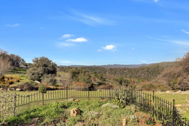 10428 Riffle Box Rd, Rough And Ready, CA 95975