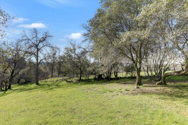10428 Riffle Box Rd, Rough And Ready, CA 95975