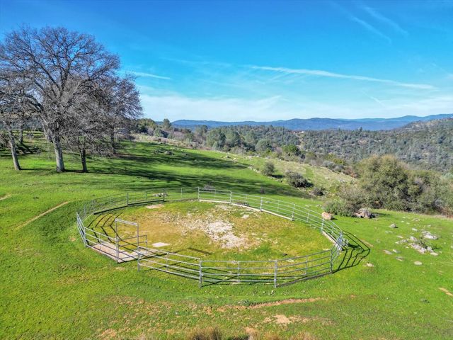 10428 Riffle Box Rd, Rough And Ready, CA 95975