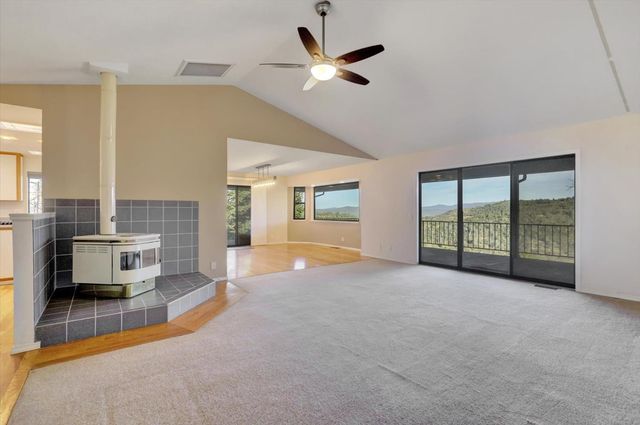 10428 Riffle Box Rd, Rough And Ready, CA 95975