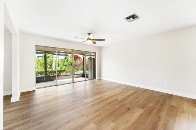 7281 N Pine Park Dr N, Lake Worth, FL 33467