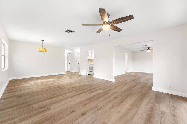 7281 N Pine Park Dr N, Lake Worth, FL 33467