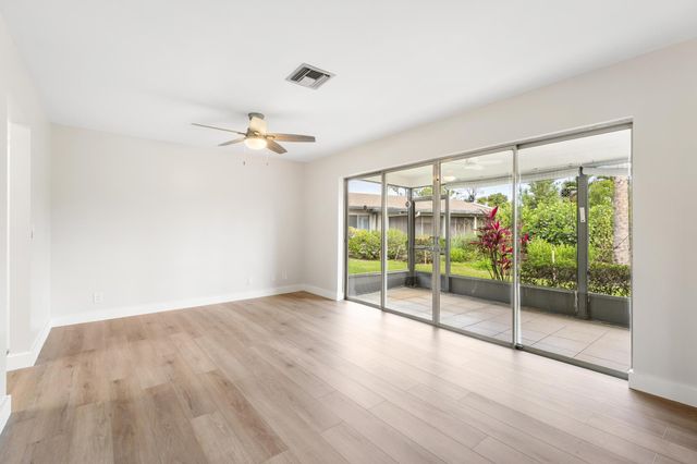 7281 N Pine Park Dr N, Lake Worth, FL 33467