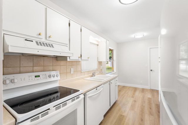 7281 N Pine Park Dr N, Lake Worth, FL 33467