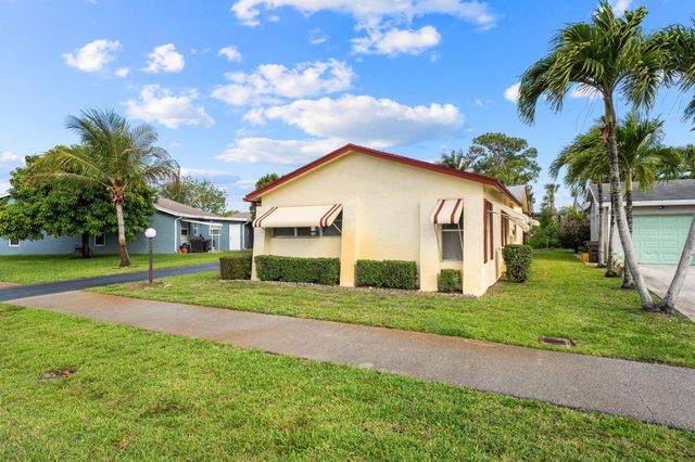 7281 N Pine Park Dr N, Lake Worth, FL 33467