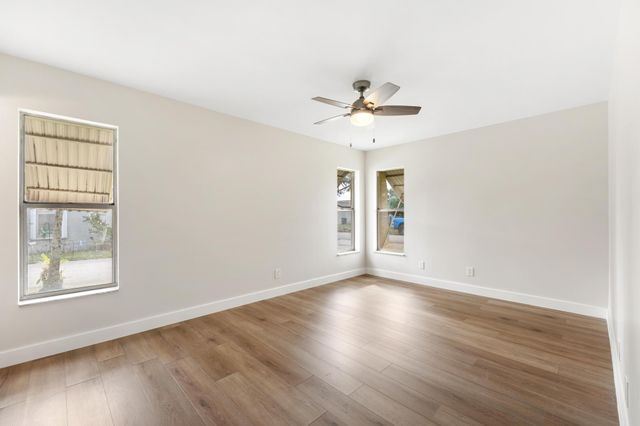 7281 N Pine Park Dr N, Lake Worth, FL 33467