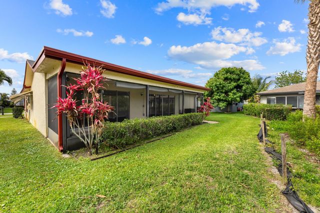 7281 N Pine Park Dr N, Lake Worth, FL 33467