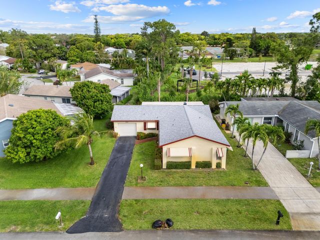 7281 N Pine Park Dr N, Lake Worth, FL 33467