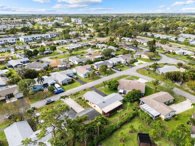 7281 N Pine Park Dr N, Lake Worth, FL 33467