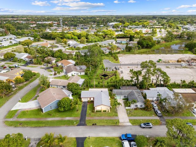 7281 N Pine Park Dr N, Lake Worth, FL 33467
