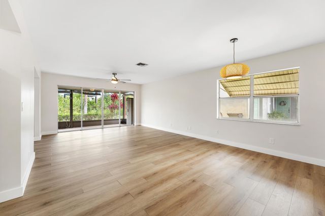 7281 N Pine Park Dr N, Lake Worth, FL 33467