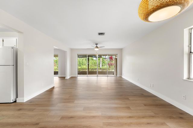 7281 N Pine Park Dr N, Lake Worth, FL 33467