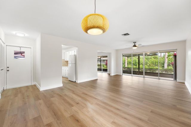 7281 N Pine Park Dr N, Lake Worth, FL 33467