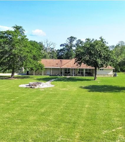 18354 Deerview Lane, New Ulm, TX 78950