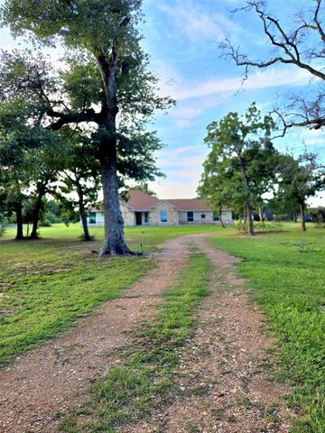 18354 Deerview Lane, New Ulm, TX 78950