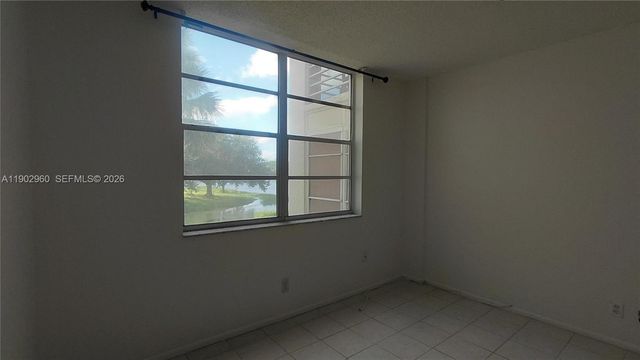 9470 Poinciana Place 202, Davie, FL 33324