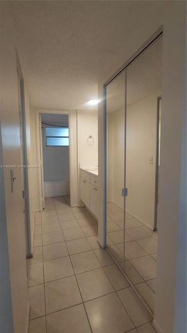 9470 Poinciana Place 202, Davie, FL 33324