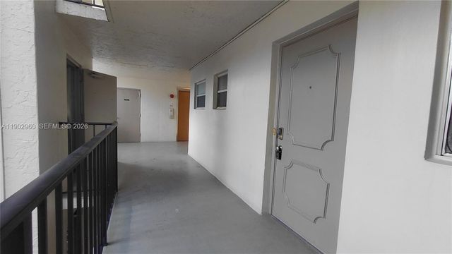 9470 Poinciana Place 202, Davie, FL 33324