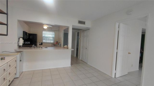 9470 Poinciana Place 202, Davie, FL 33324