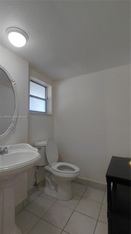 9470 Poinciana Place 202, Davie, FL 33324