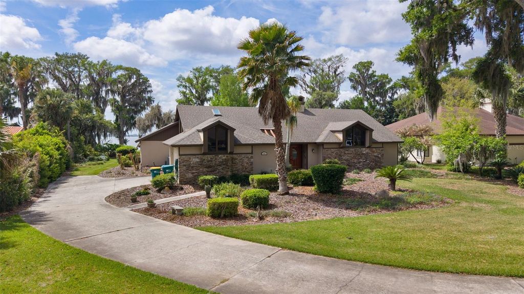 60 SAND LAKE PLACE, Eustis, FL 32726