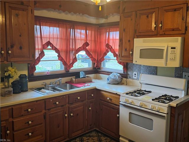 449 Devil Three Jump RD, Little Plymouth, VA 23091