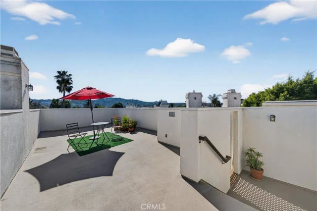 4464 Moorpark 104, Toluca Lake, CA 91602