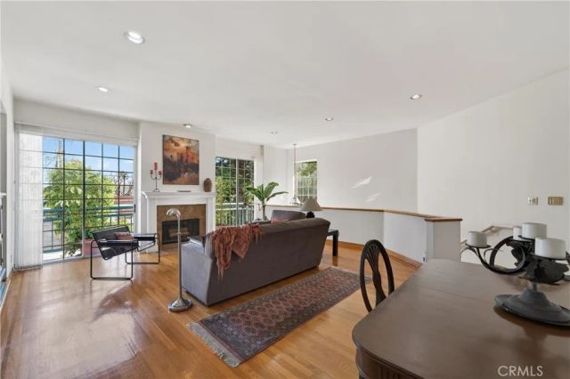 4464 Moorpark 104, Toluca Lake, CA 91602