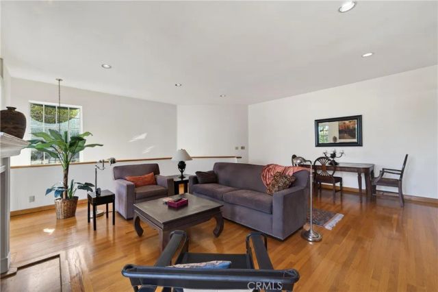 4464 Moorpark 104, Toluca Lake, CA 91602