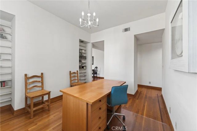 4464 Moorpark 104, Toluca Lake, CA 91602