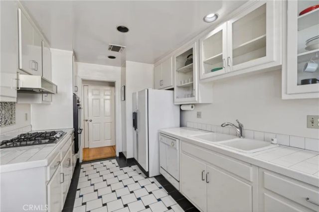 4464 Moorpark 104, Toluca Lake, CA 91602