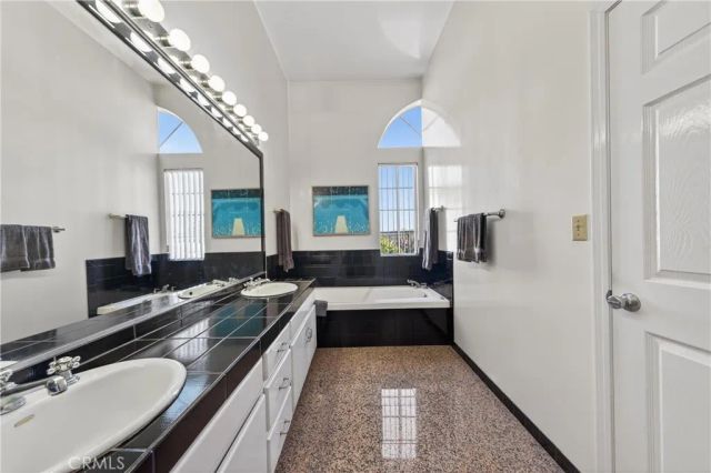 4464 Moorpark 104, Toluca Lake, CA 91602