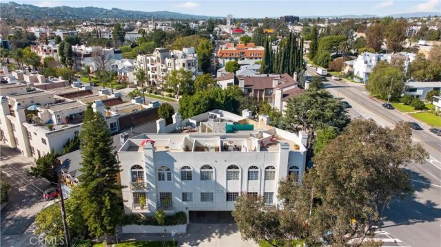 4464 Moorpark 104, Toluca Lake, CA 91602