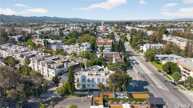 4464 Moorpark 104, Toluca Lake, CA 91602
