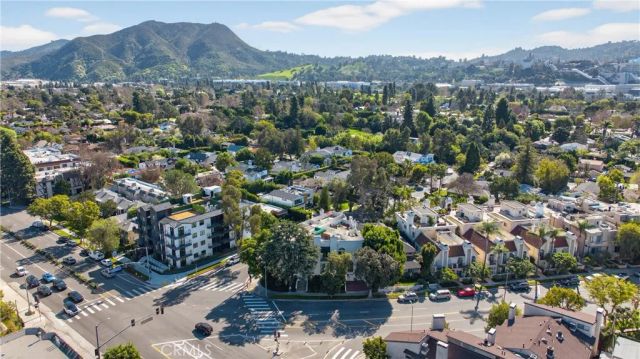 4464 Moorpark 104, Toluca Lake, CA 91602