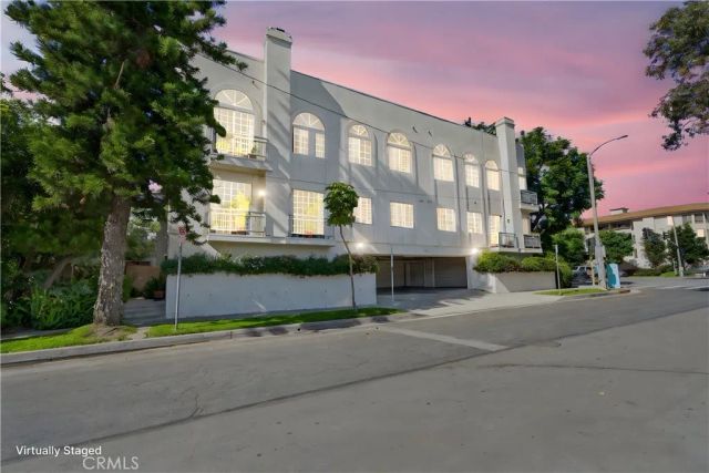 4464 Moorpark 104, Toluca Lake, CA 91602