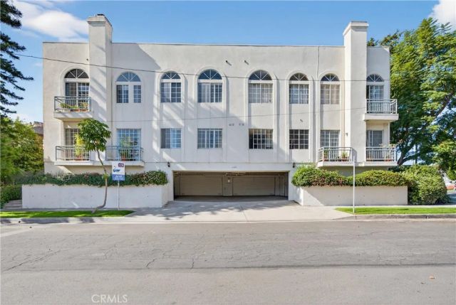 4464 Moorpark 104, Toluca Lake, CA 91602