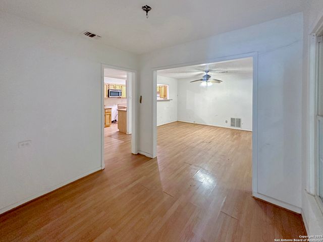 547 Queen Anne Ct, San Antonio, TX 78209