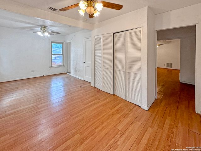 547 Queen Anne Ct, San Antonio, TX 78209
