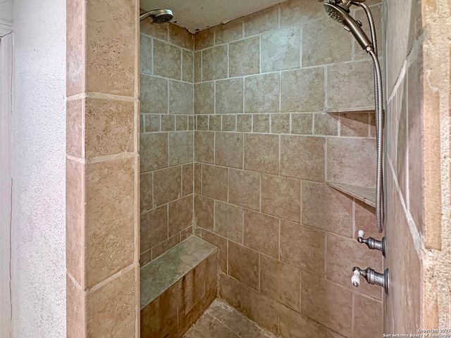 547 Queen Anne Ct, San Antonio, TX 78209