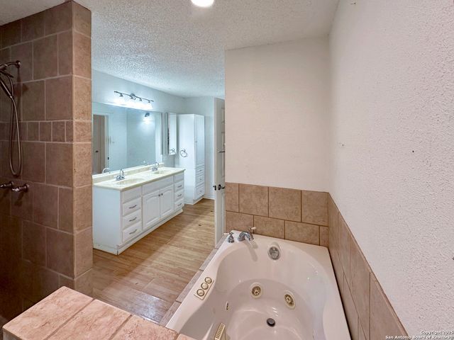 547 Queen Anne Ct, San Antonio, TX 78209