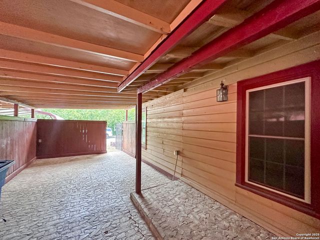 547 Queen Anne Ct, San Antonio, TX 78209