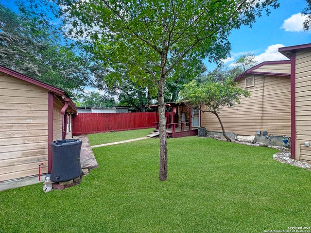 547 Queen Anne Ct, San Antonio, TX 78209