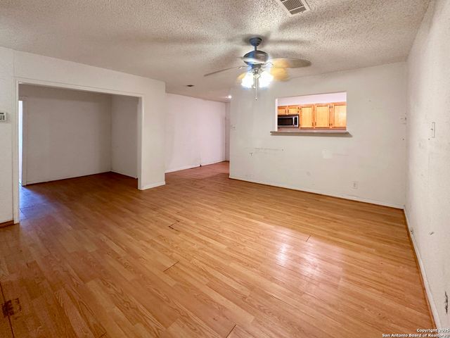 547 Queen Anne Ct, San Antonio, TX 78209