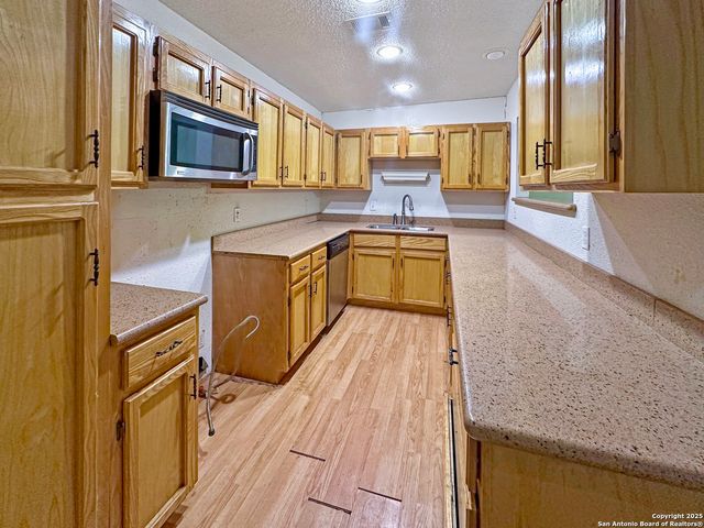 547 Queen Anne Ct, San Antonio, TX 78209